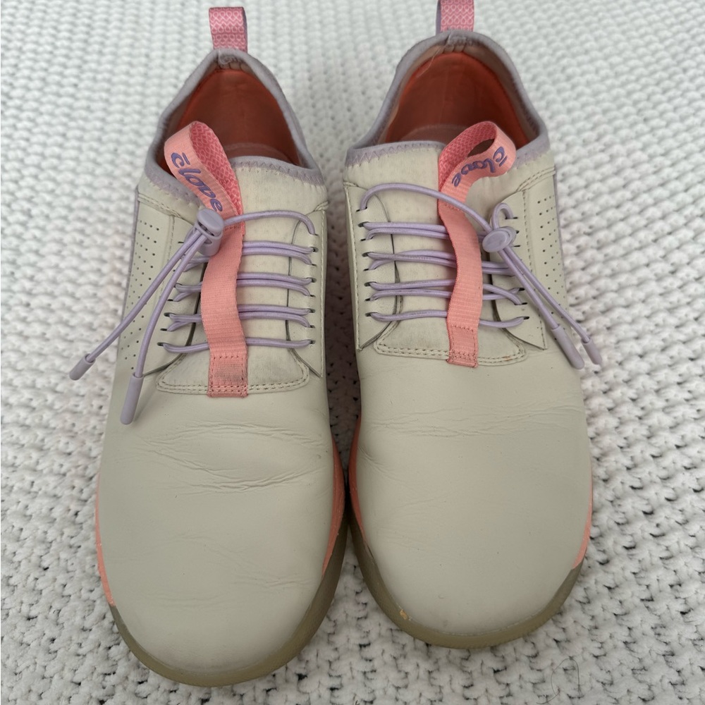 Cloves nursing shoes